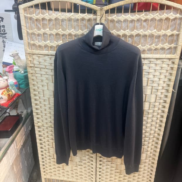 100 정품 르메르 목폴라 니트 팝니다