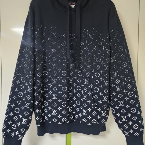 루이비통 모노그램 블랙 후드 니트 M사이즈 100사이즈 실착3회