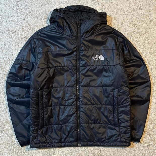 노스페이스 프리마로프트 유광 후드 경량패딩 블랙