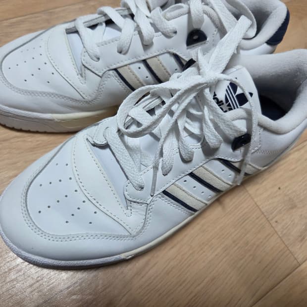 아디다스 라이벌리 로우 255 팝니다