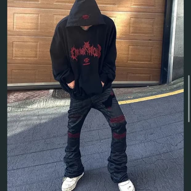 에모스탠스클럽 x 언더마이카
에문플레어진