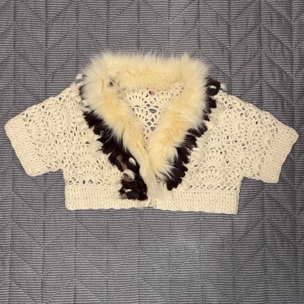 White fur knite cardigan