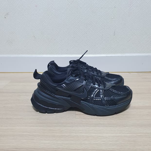 나이키 v2k 런 운동화 235