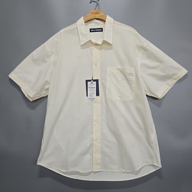 새제품)나우앤투모로우 포켓 반팔 셔츠 아이보리 L
