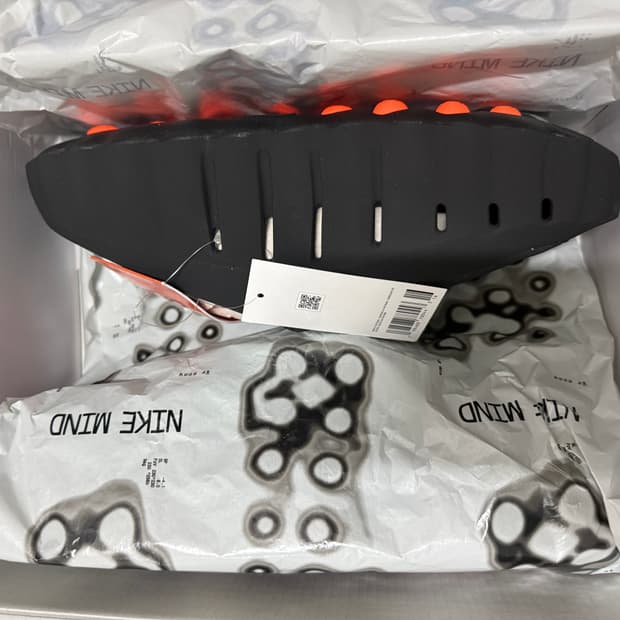 나이키 마인드 001 블랙크롬 240,280 팝니다