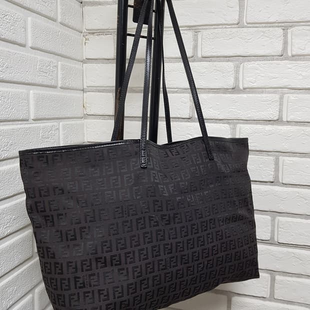 [정품] 펜디 주카 패브릭 쇼퍼백