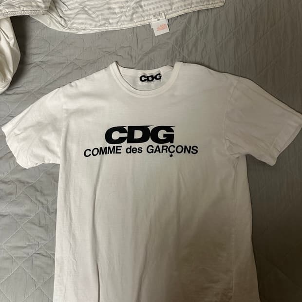 CDG 로고 티셔츠