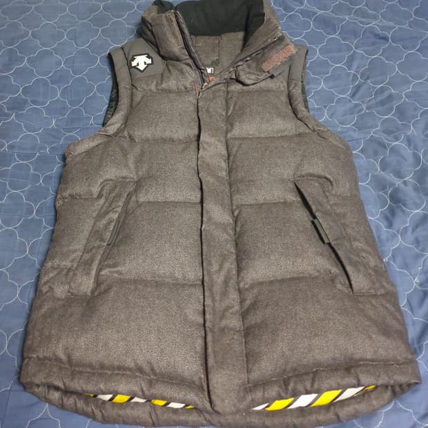(빈티지) 데상트 스키 크로스 다운패딩 조끼 다크그레이 (M)
