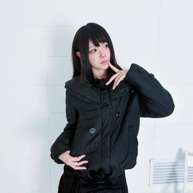 Custom🐾)Big Buttons frill padded jumper