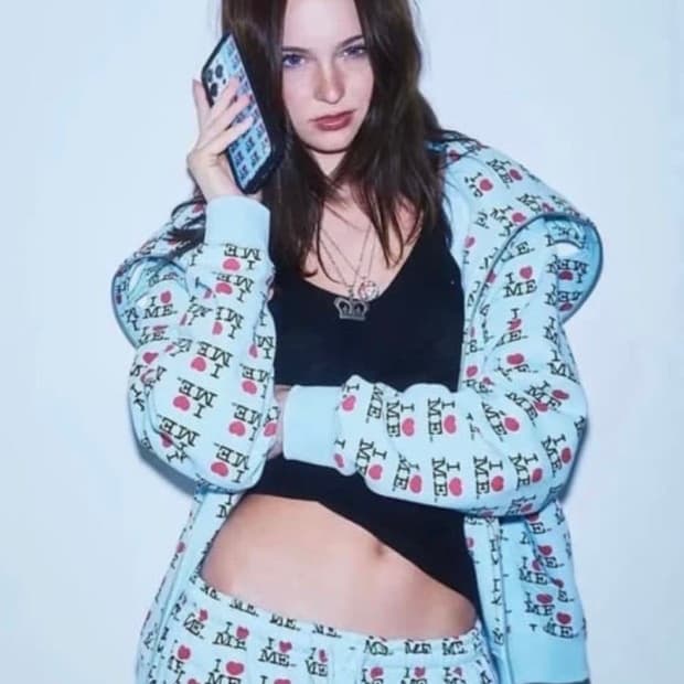 구함) 애슐리 윌리엄즈 후드집업 I ♥Me 블루 버전 구해요ㅜㅜ!