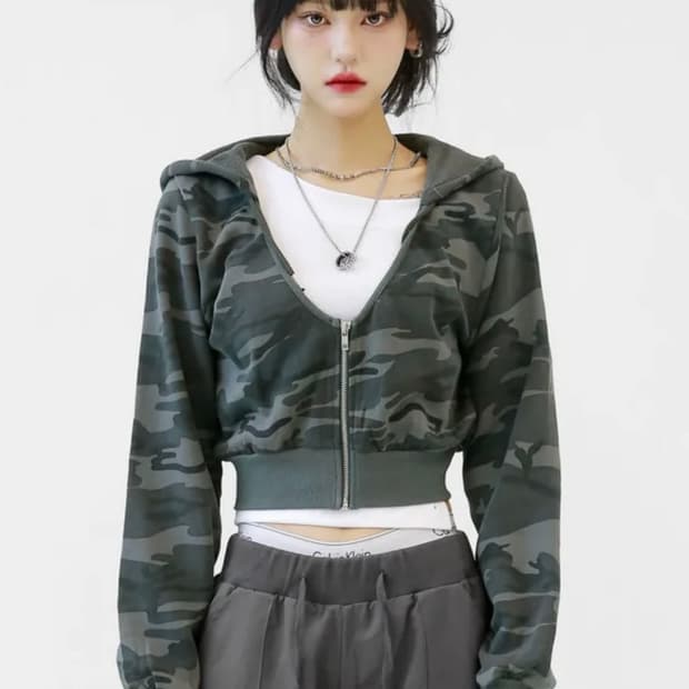 밀리터리 카모패턴 슬림핏 크롭 후드집업