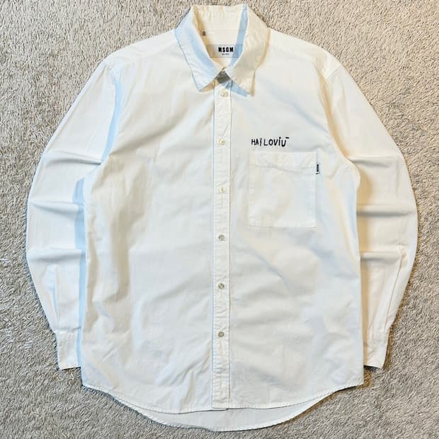 매장판) 엠에스지엠 토일렛페이퍼 HAILOVIU 자수로고 셔츠 화이트