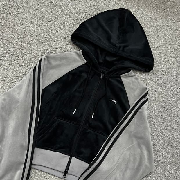 [우먼95] 널디 크롭 벨벳 후드집업