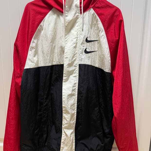 나이키 더블스우시 바람막이