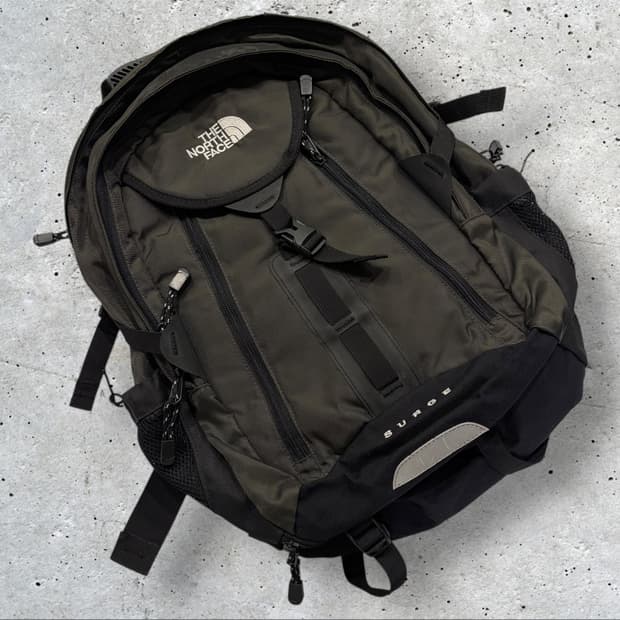 노스페이스 Surge 백팩 블랙/카키