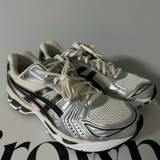 아식스 젤 카야노 14 크림 블랙 265사이즈 판매합니다.