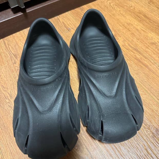 발렌시아가 우레탄 슬라이드 슈즈