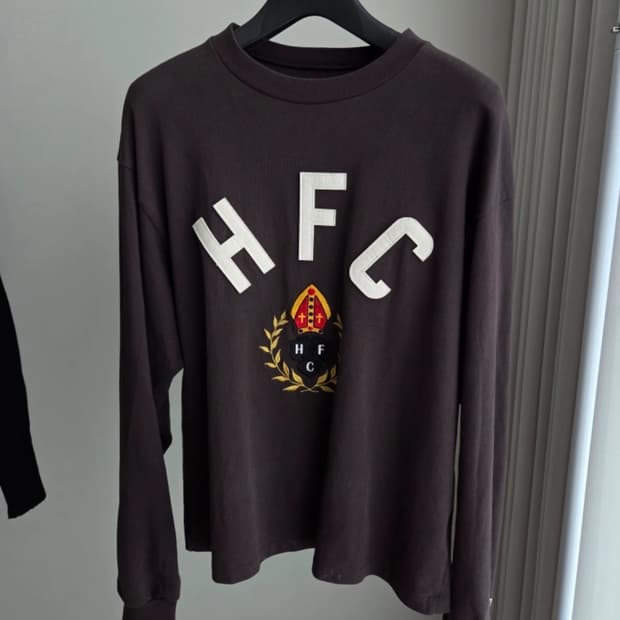 헤리티지플로스
heritagefloss 10주년 빅로고 모크넥 티셔츠 S