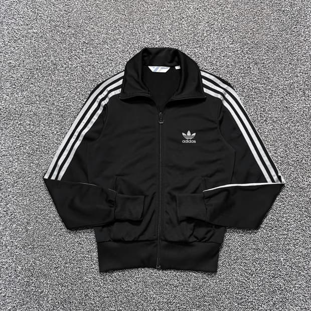 Name : 아디다스 실버로고 사이드라인 블랙컬러 져지 :) 