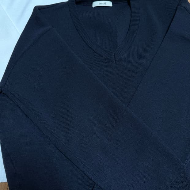 브이넥 니트 아이보리 네이비