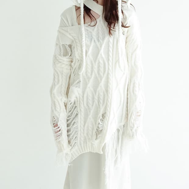 Damaged tassel loose knit ivory