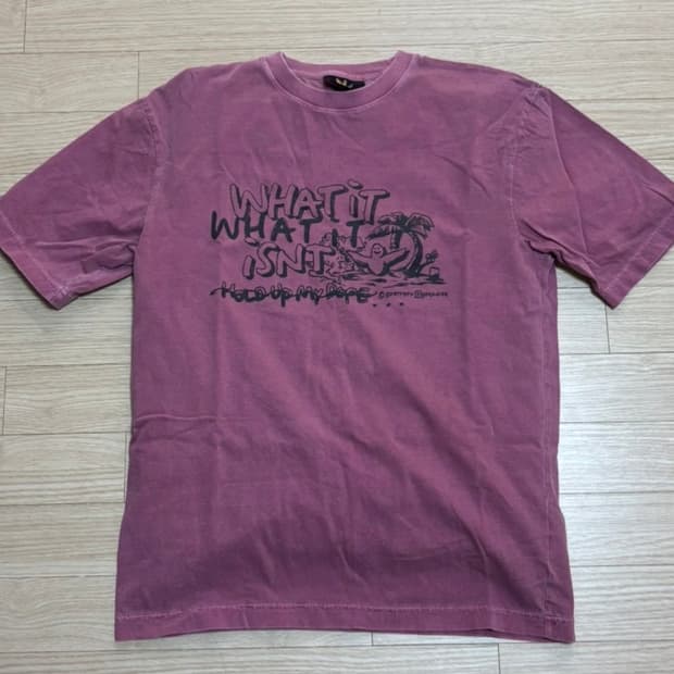 What it isNt 반팔티 s