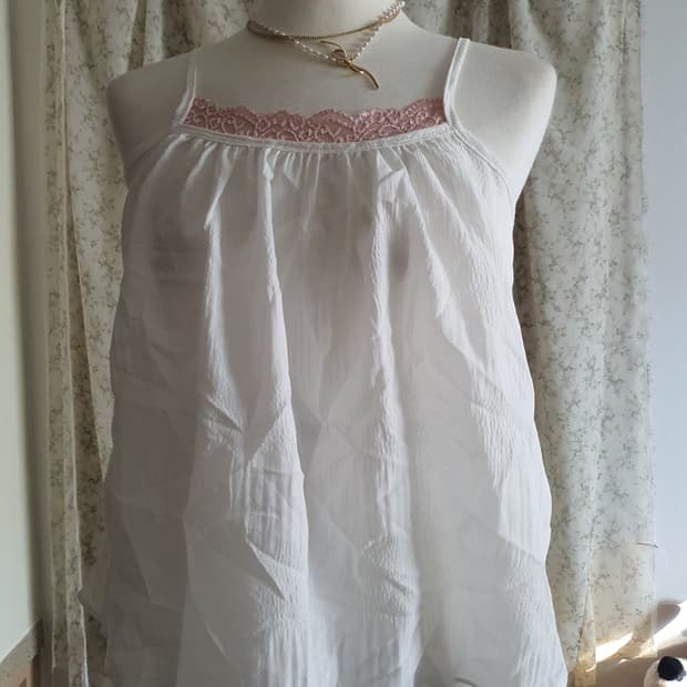 [모리걸] 화이트 끈 나시 블라우스 레이스 장식