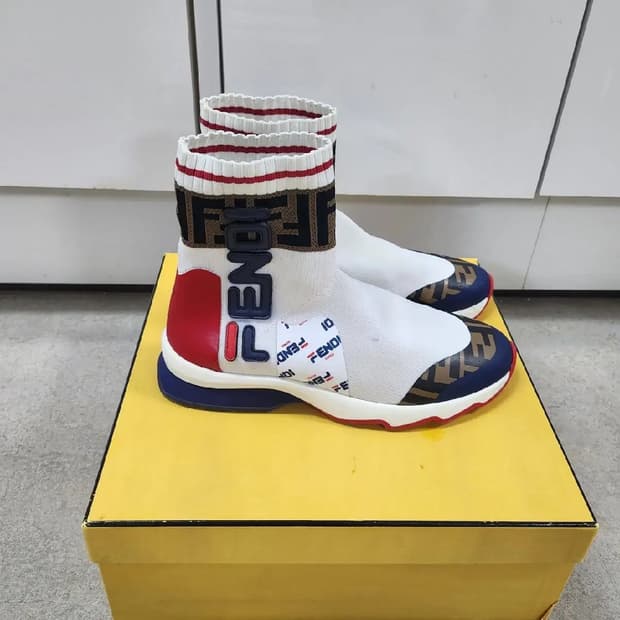 펜디 신발 펜디×필라 콜라보 삭스 스니커즈 37사이즈 (정품)