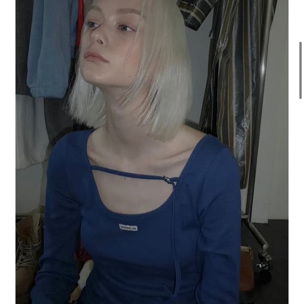 렌세 컷아웃 보트넥 긴팔 티셔츠 네이비