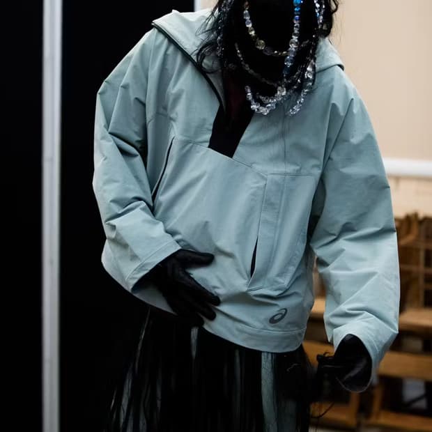 키코 코스타디노브x아식스 판초