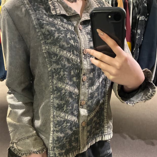 L)Japanese vintage 여성 자수 프릴 디테일 그레이 셔츠