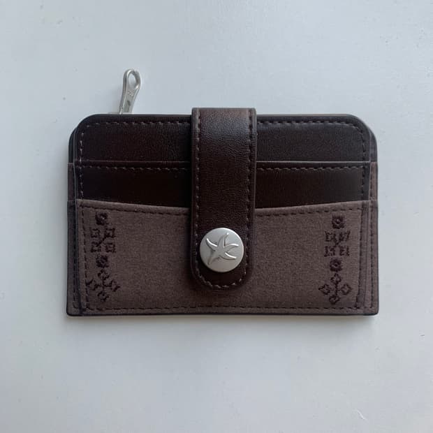 더콜디스트모먼트 지갑