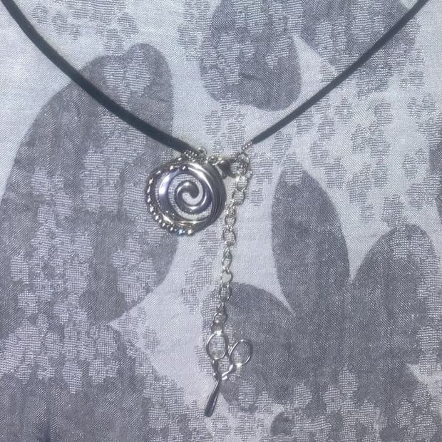 Spiral pendant necklace
