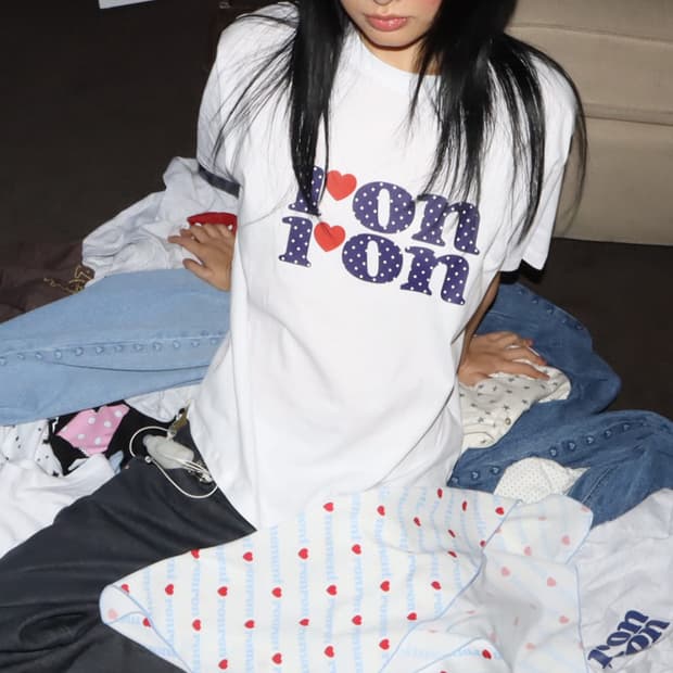 론론 화이트 반팔 티셔츠