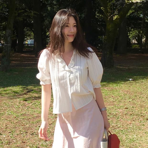 튜드먼트 곰송이 러플 블라우스