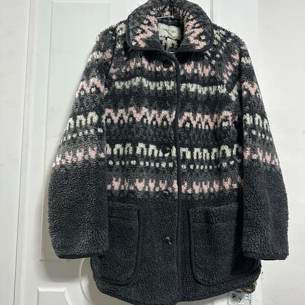 앤유 런던아이 페어아일 에코 시어링 하프 코트