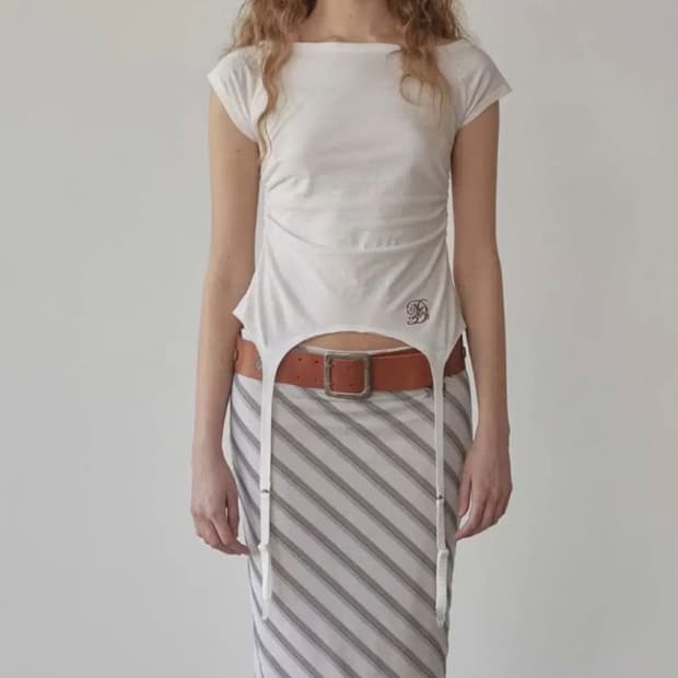 스컬프터 가터벨트 티 화이트 레이어드 티셔츠