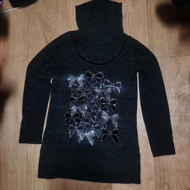 리본 목폴라 티셔츠 니트