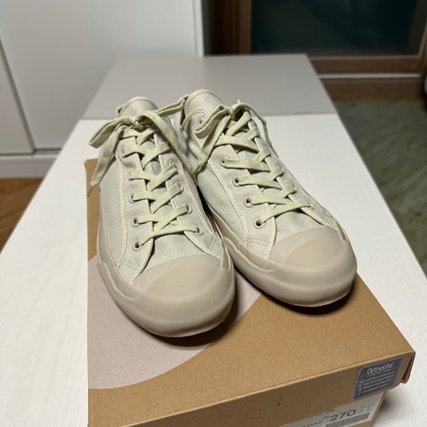 스튜디오 니콜슨 문스타 도브 260