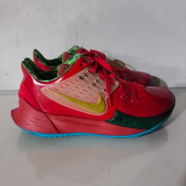 265mm 스폰지밥 x 나이키 카이리 로우2 집게사장