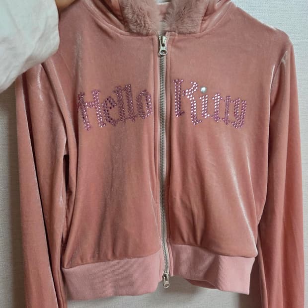 spinns 스핀즈 헬로키티 50주년 한정 퍼 집업 갸루 라떼갸루