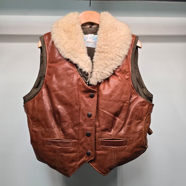 SCHOTT 가죽 덕다운 양털숄카라 베스트