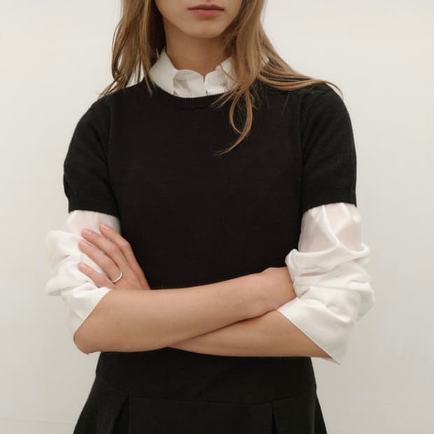 <제니착용> 로우타이드 HALF SLEEVE FLARE KNIT