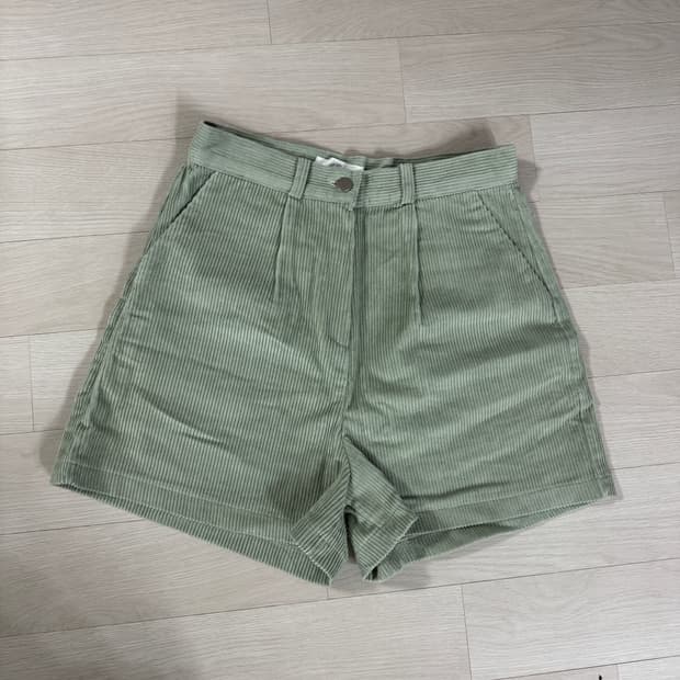 골덴 반바지 색감 예뻐요