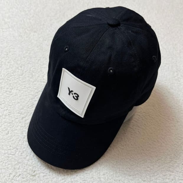 요지야마모토 Y-3 스퀘어 라벨 볼캡 A1705