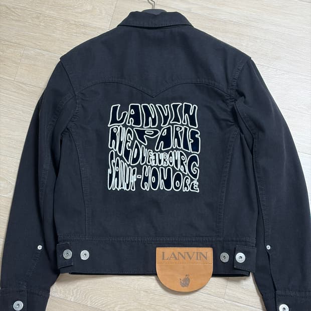 랑방 파리 타이포그래피 트러커 데님 자켓