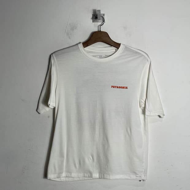 파타고니아 흰색 반팔 티셔츠