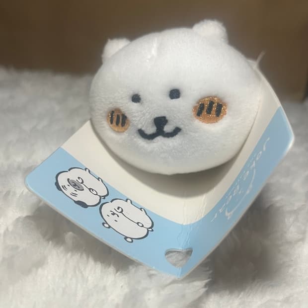 누워있는 농담곰인형 뱃지