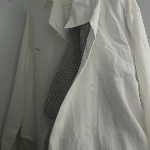 허그유어스킨 셔츠