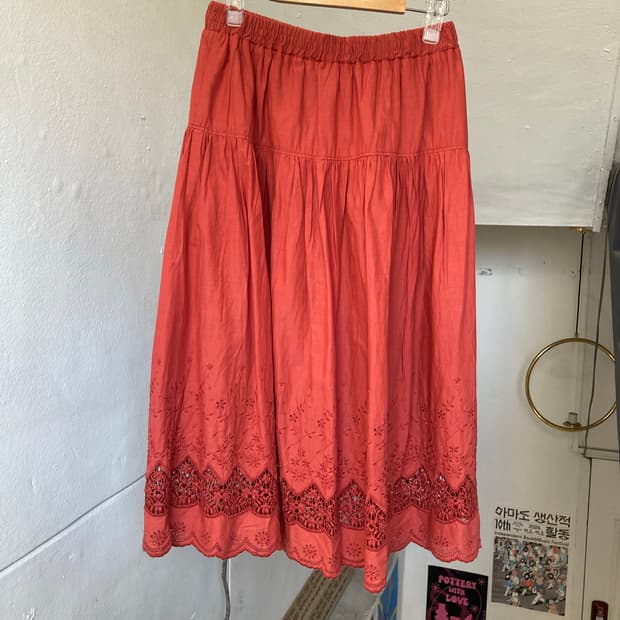 브릭 펀칭 모리걸 미디 스커트